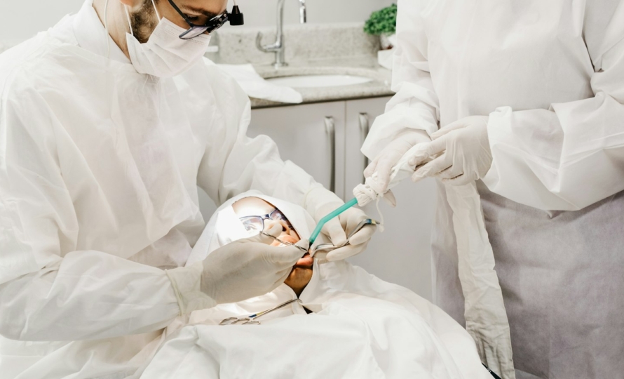 Emergency dentist in Avon, IN treating a patient with a dental emergency